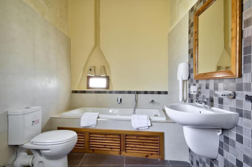 Farmhouse Razzett Cora Виктория Экстерьер фото